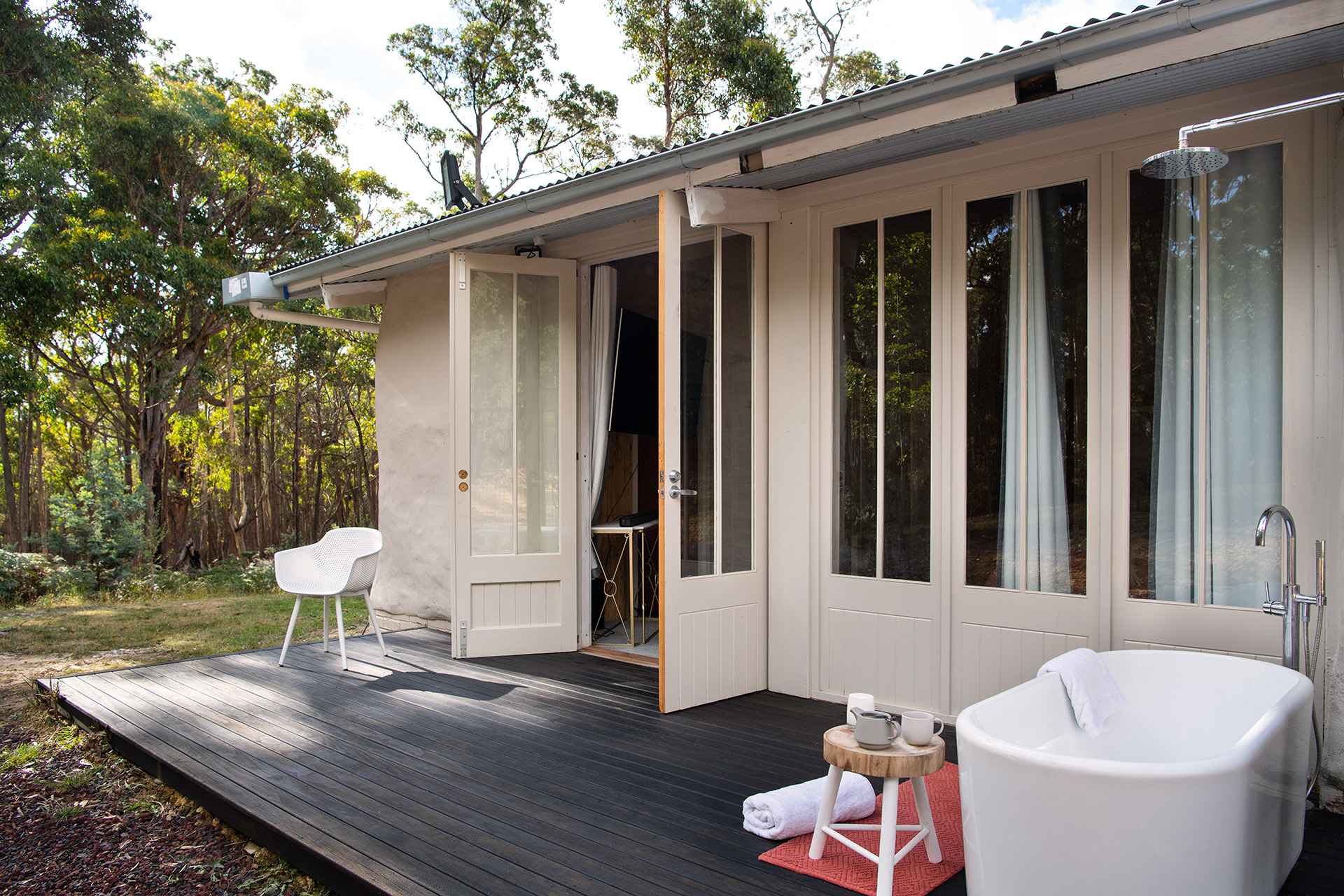 Outdoor soaking tub